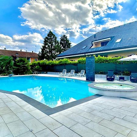 Appartamento In Villa Con Piscina Privata E Jacuzzi Ad Uso Esclusivo Ривароло-Канавезе Экстерьер фото