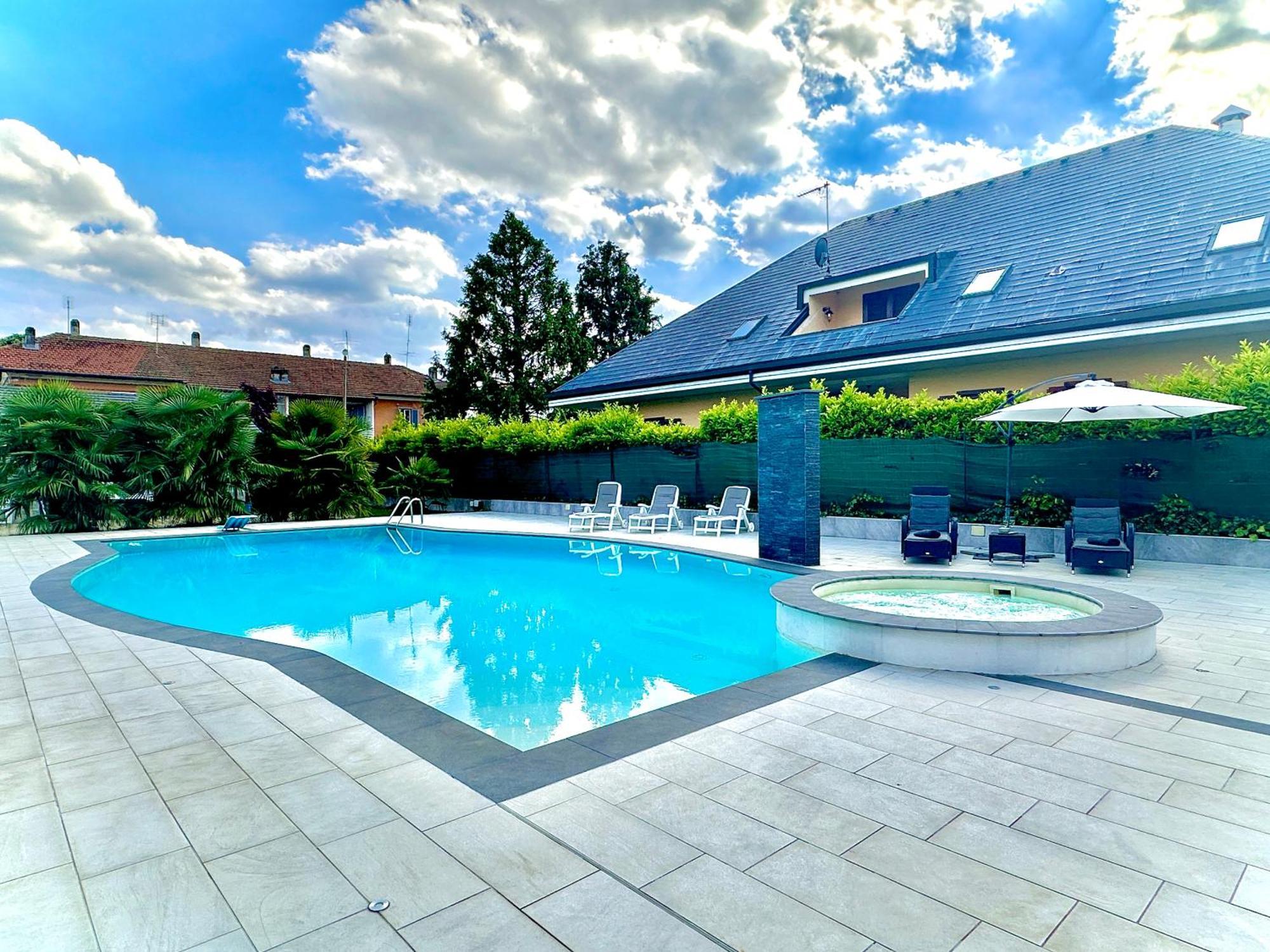 Appartamento In Villa Con Piscina Privata E Jacuzzi Ad Uso Esclusivo Ривароло-Канавезе Экстерьер фото